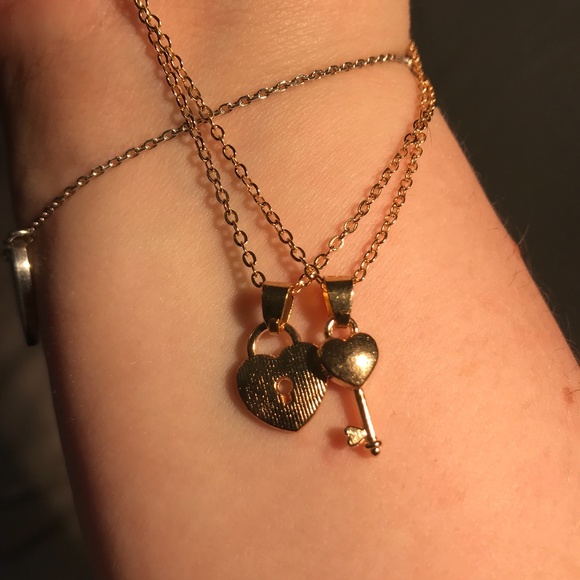 Heart and Heart Key Necklace Set in Gold Tone - New, never worn - Picture 13 of 13